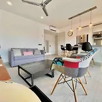 Amazing Cozy Vintage Apartment On 28 St And 5Th Av