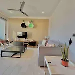 Amazing Cozy Vintage Apartment On 28 St And 5Th Av
